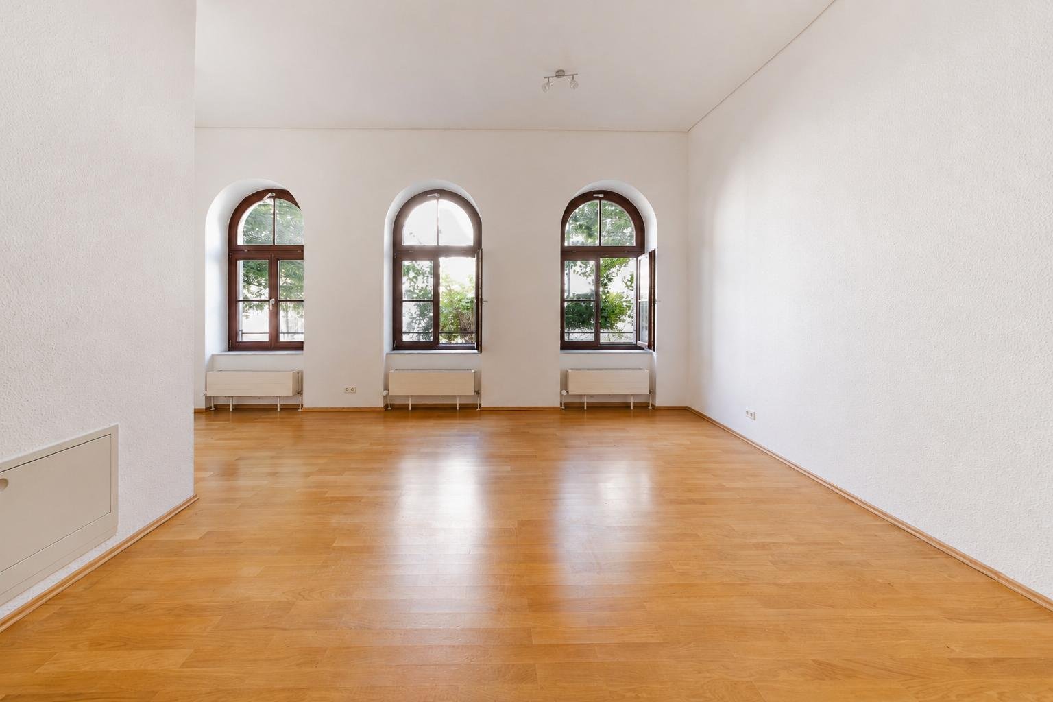 Schicke Single-Wohnung im ZENTRUM ** Einbauküche ** Parkett Schicke Single-Wohnung im ZENTRUM ** Einbauküche ** Parkett