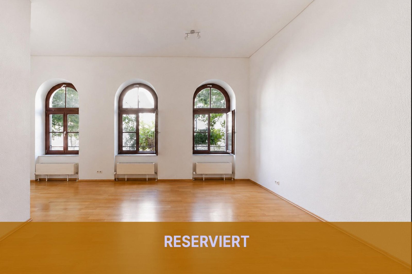 RESERVIERT: Schicke Single-Wohnung im ZENTRUM ** Einbauküche ** Parkett RESERVIERT: Schicke Single-Wohnung im ZENTRUM ** Einbauküche ** Parkett