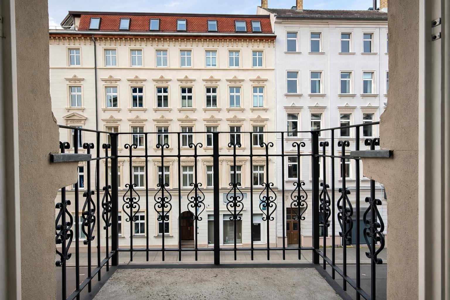 VERKAUFT: Seltene Gelegenheit ** vermietete 3-Raumwohnung im Zentrum-Süd ** 2 Balkone ** GWC ** Parkett VERKAUFT: Seltene Gelegenheit ** vermietete 3-Raumwohnung im Zentrum-Süd ** 2 Balkone ** GWC ** Parkett