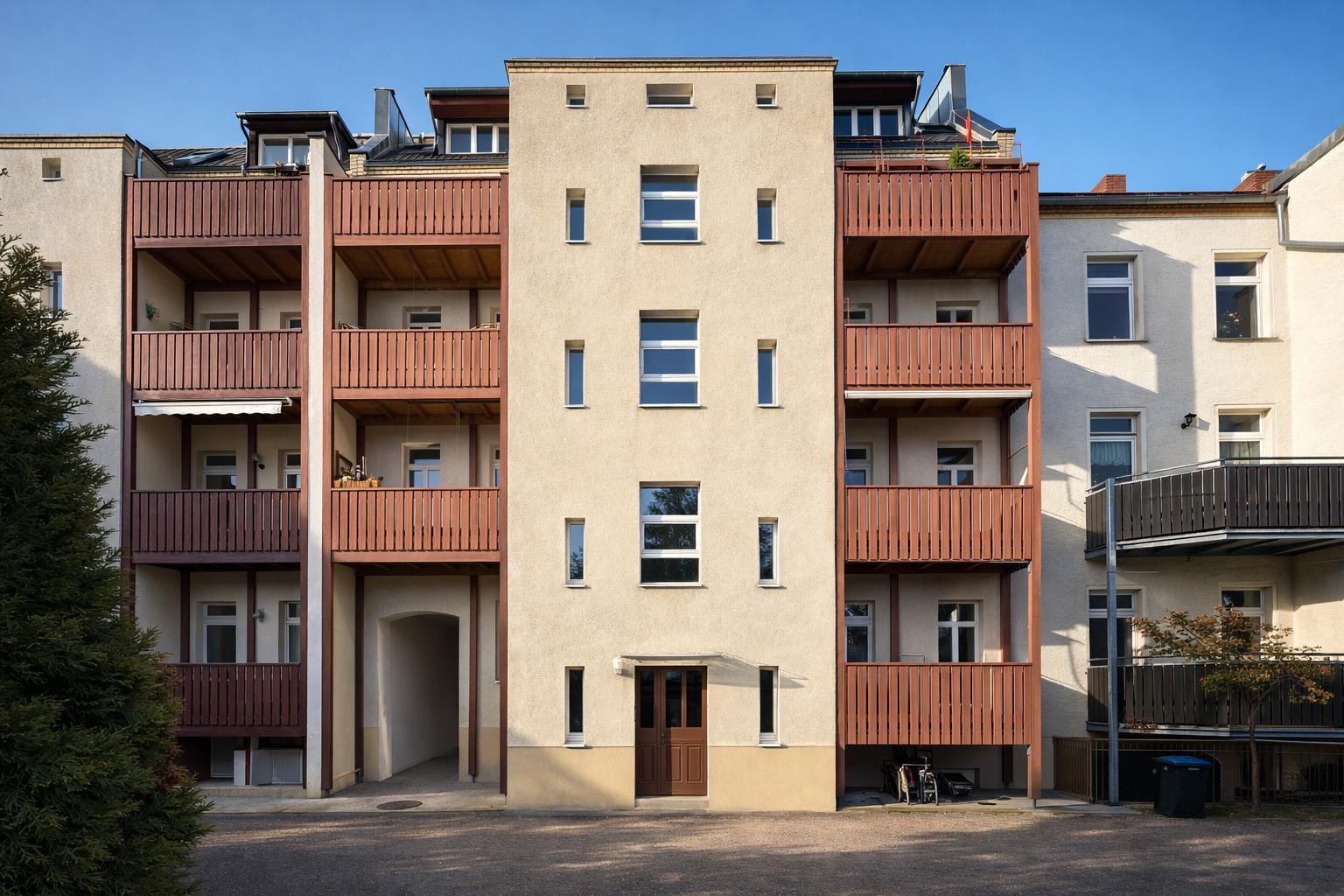 • BEZUGSFREI • PROVISIONSFREI • Frisch sanierte 2-Raumwohnung • BALKON • • BEZUGSFREI • PROVISIONSFREI • Frisch sanierte 2-Raumwohnung • BALKON •