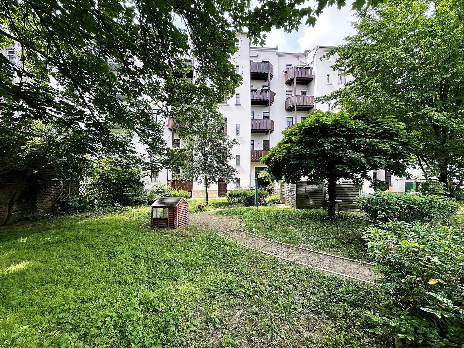 Schicke Dachgeschosswohnung mit Loggia * Parkett * Tageslichtbad * Garten * Schicke Dachgeschosswohnung mit Loggia * Parkett * Tageslichtbad * Garten *